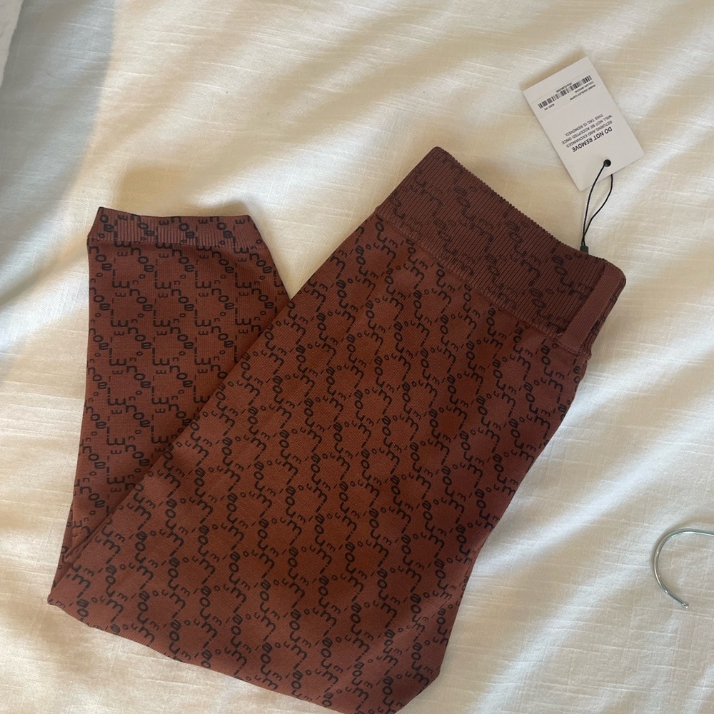 miaou labeled capri pants